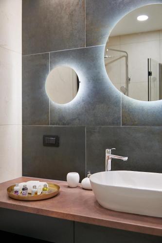 Artium Luxury Apartment