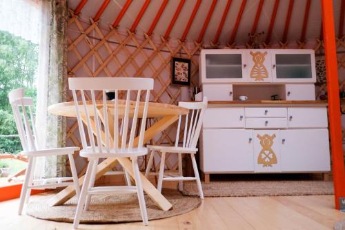 a table and four chairs in a yurt at Jurta Kołbielska in Podgórzno