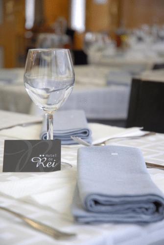 a wine glass sitting on top of a table at Hotel De Rei in Llavorsí