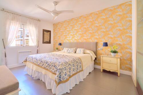A bed or beds in a room at Malaga SunView