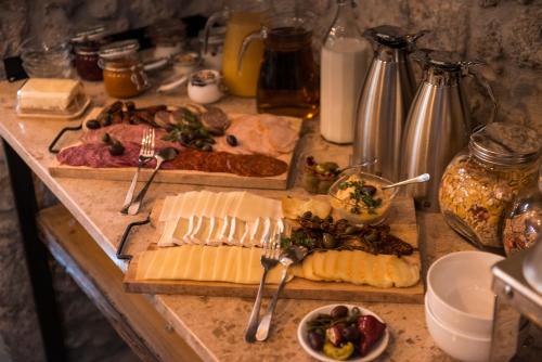 Jedlo v ubytovaní bed & breakfast alebo blízkom okolí