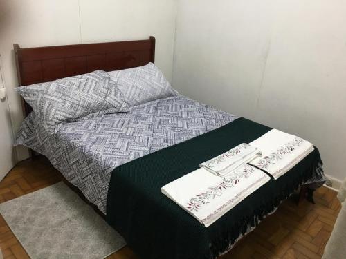 a bed with two towels on top of it at Apto kit 85 Centro Consolaçao in São Paulo