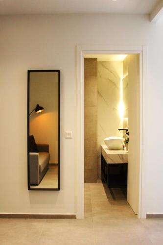 Luxury Apartment next to Acropolis with Jacuzzi K58