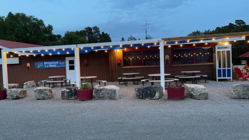 Huron Sands Motel Operated by Manitoulin Wonder Cubs Resort