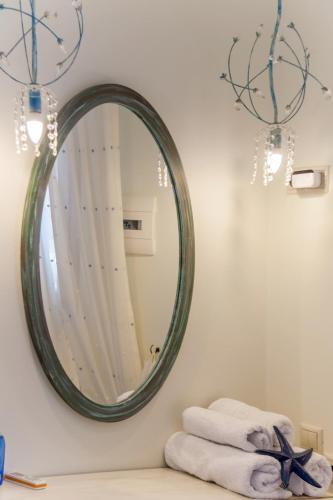 a bathroom with a large mirror on the wall at Villa Nostalgia Lentas No1 in Léntas