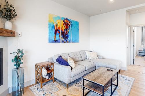 Modern Granby Ranch Getaway – Photos 2