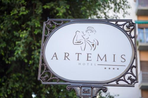 a sign for the entrance to a hotel at Artemis Hotel in Cefalù