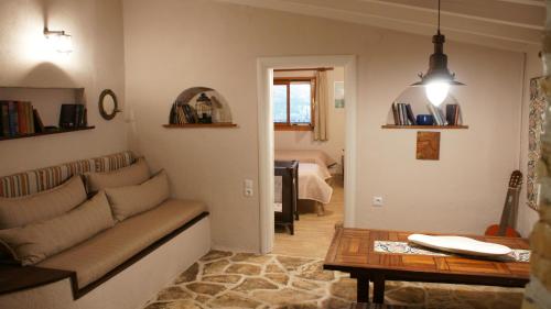 Χώρος καθιστικού στο Captain Mike's Villa