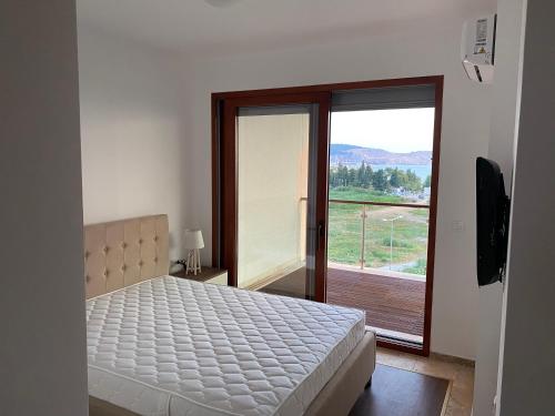 a bedroom with a bed and a large window at Bitcoin and Ethereum Deluxe Apartments in Bar