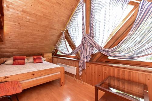 Katil atau katil-katil dalam bilik di Sunny Beaver B&B