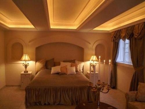 En eller flere senge i et værelse på Skrøbelev Gods Manor House