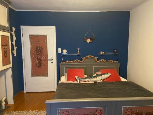 a bedroom with a bed and a blue wall at Ruheparadies Lou in Golling an der Salzach
