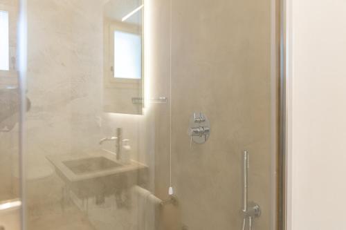 a bathroom with a shower and a sink at Dimora Le Site in Torre Suda