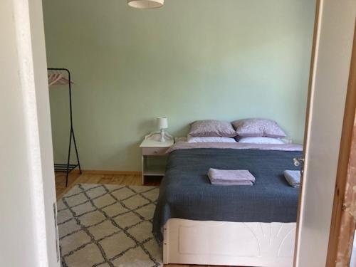 a bedroom with a bed with purple sheets and pillows at Lahe koht in Haapsalu