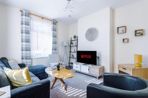 Spacious 3-Bed house in Chester by 53 Degrees Property, Ideal for Professionals & Contractors, FREE Parking - Sleeps 7, Chester, United Kingdom