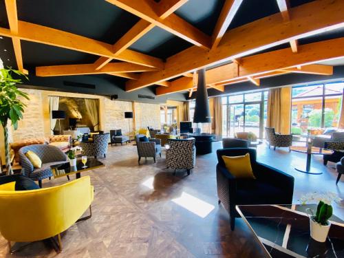 a lobby with couches and chairs and tables at Domaine de la Klauss & Spa, Restaurant Gastronomique Le K in Montenach