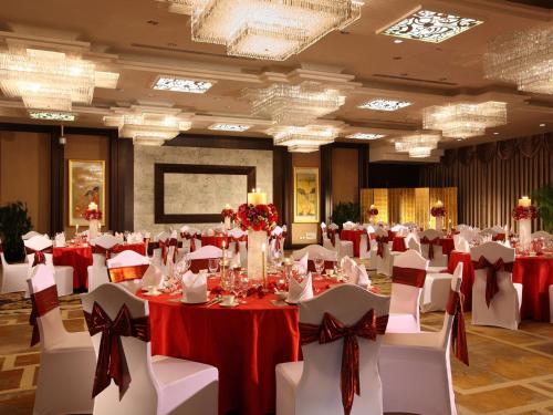 Restaurant ou autre lieu de restauration dans l'établissement Crowne Plaza Beijing Zhongguancun by IHG