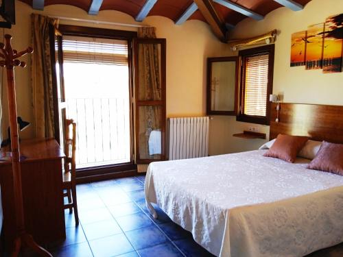 a bedroom with a bed and a large window at Hotel El Zorro in Barranda