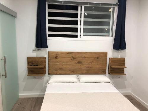 a bedroom with a bed and a window at La Estación in Sanlúcar de Barrameda