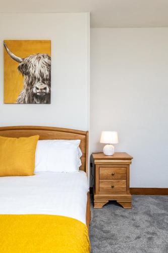 Ένα ή περισσότερα κρεβάτια σε δωμάτιο στο Stunning, Remodelled Cottage, Picturesque Location