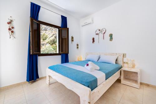 Ένα ή περισσότερα κρεβάτια σε δωμάτιο στο Moschatos Beach House