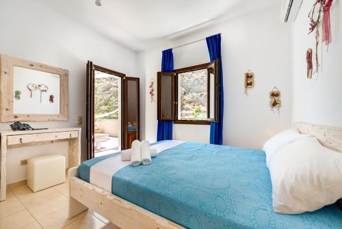 Ένα ή περισσότερα κρεβάτια σε δωμάτιο στο Moschatos Beach House