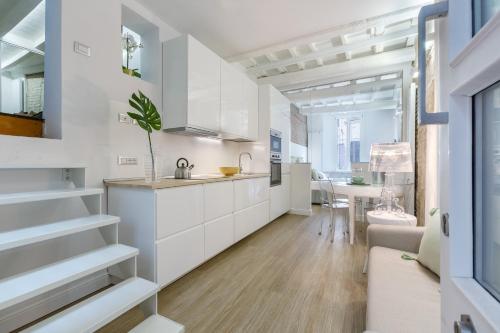 Kuchyňa alebo kuchynka v ubytovaní Ferrara Mayr White Apartment
