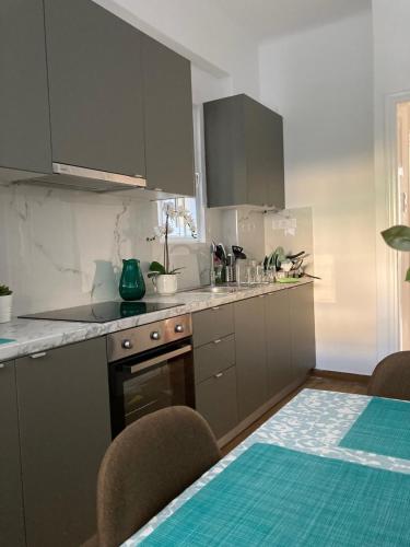 Great Apartment with Terrace in Central Athens