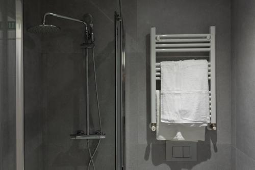 A bathroom at APARTAMENTOS ARRIET