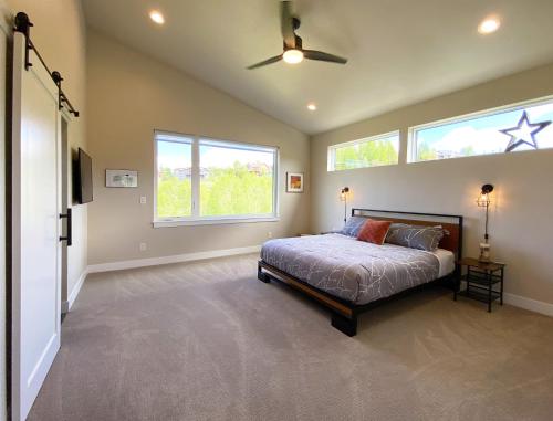 Ένα ή περισσότερα κρεβάτια σε δωμάτιο στο Fox Creek 2 townhouse