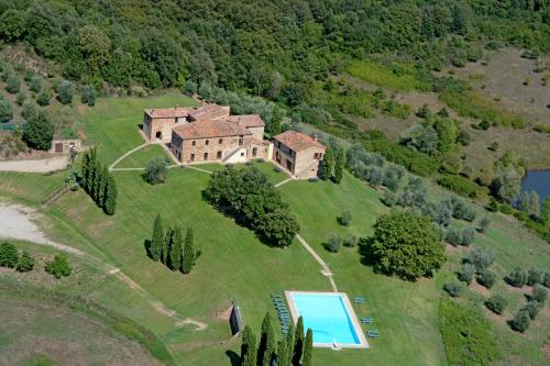 an estate in the hills with a swimming pool at Castello di Modanella in Rapolano Terme
