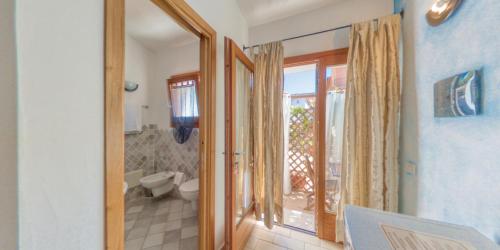 アルツァケーナにあるS. Luciaのバスルーム(トイレ付)、窓付きのバスルームが備わります。