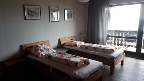 two beds sitting in a room with a window at Ferienhaus Rhönblick in Bischofsheim an der Rhön