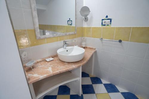 A bathroom at CASSIODORO SUITE B&B