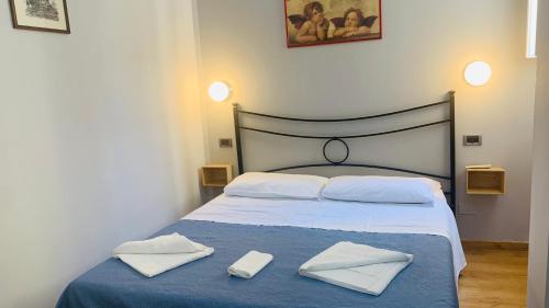 Postel nebo postele na pokoji v ubytování PICCOLO HOTEL Nel Centro Storico di Firenze
