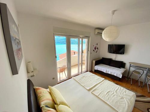 Ένα ή περισσότερα κρεβάτια σε δωμάτιο στο Apartments Bellevue - Otasevic