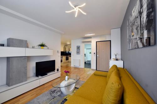 First Class Apartment - Modern Stay with Parking