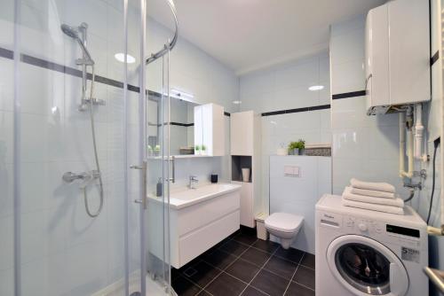 First Class Apartment - Modern Stay with Parking