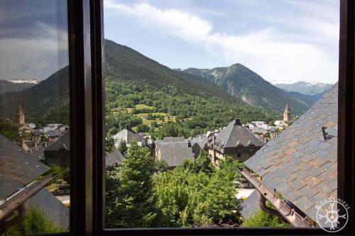 a view from a window of a town with mountains at LA SOLANA de Alma de Nieve in Salardú
