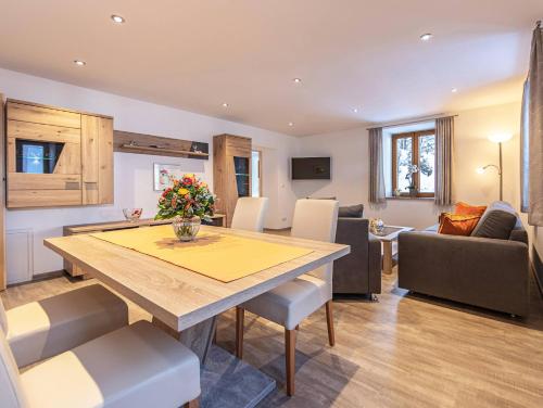 a kitchen and living room with a table and chairs at Ferienwohnung Watzmannblick Maria Gern in Berchtesgaden