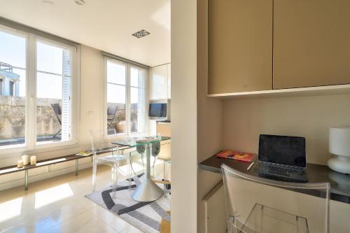 Designed Studio with AC-Terrasse Vue Tour Eiffel