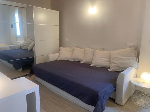 a bedroom with a large bed with a mirror at La Caletta di Afrodite in Calabernardo