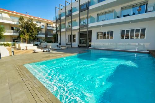 Bazén v ubytování SunnyVillas: NEW Studio SPA & GYM in Kapparis nebo v jeho okolí