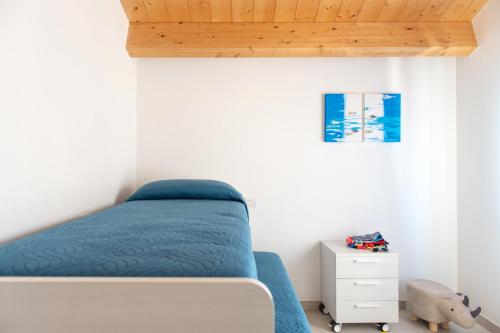 a bedroom with a bed and a wooden ceiling at Fruttadamare in Porto Recanati