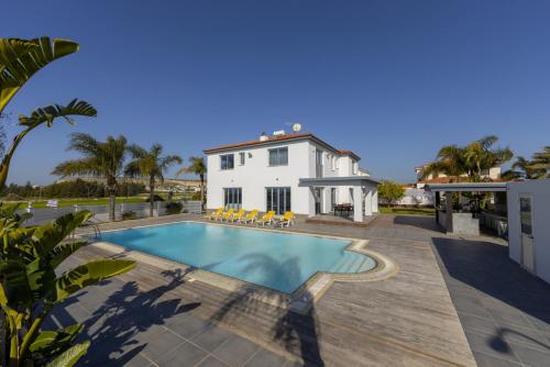 The Ultimate Guide to Renting Your Luxury 4 Bedroom Villa with Private Pool, Larnaca Villa 1398