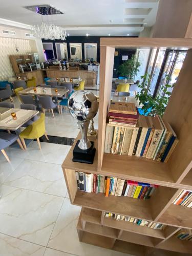 a restaurant with a book shelf filled with books at Hotel Nevada in Constanţa
