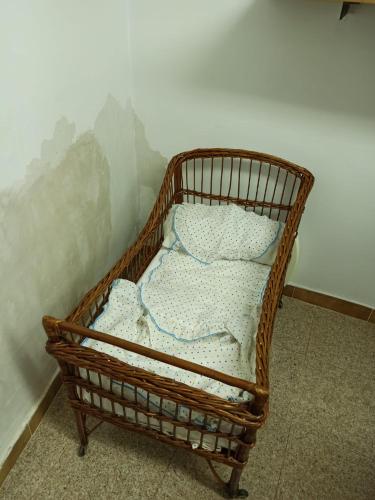 a wicker crib with pillows in a room at Casa la Canal in Cabacés