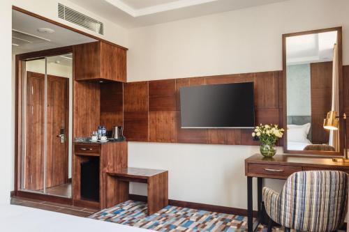 TV a/nebo společenská místnost v ubytování ATECA Hotel Suites Tashkent