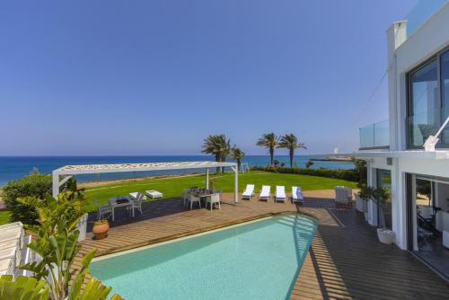 You and Your Family will love this Beachfront Villa, Protaras Villa 1526