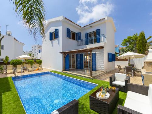 You and Your Family will love this Villa close to the beautiful town of Protaras, Protaras Villa 147